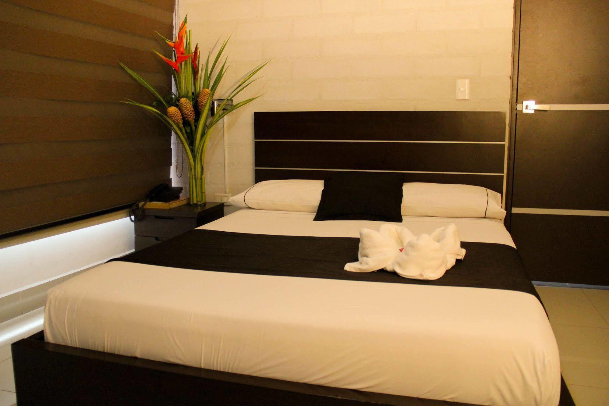 Ayenda 1254 Mi Colombia Hotel Меделин Екстериор снимка