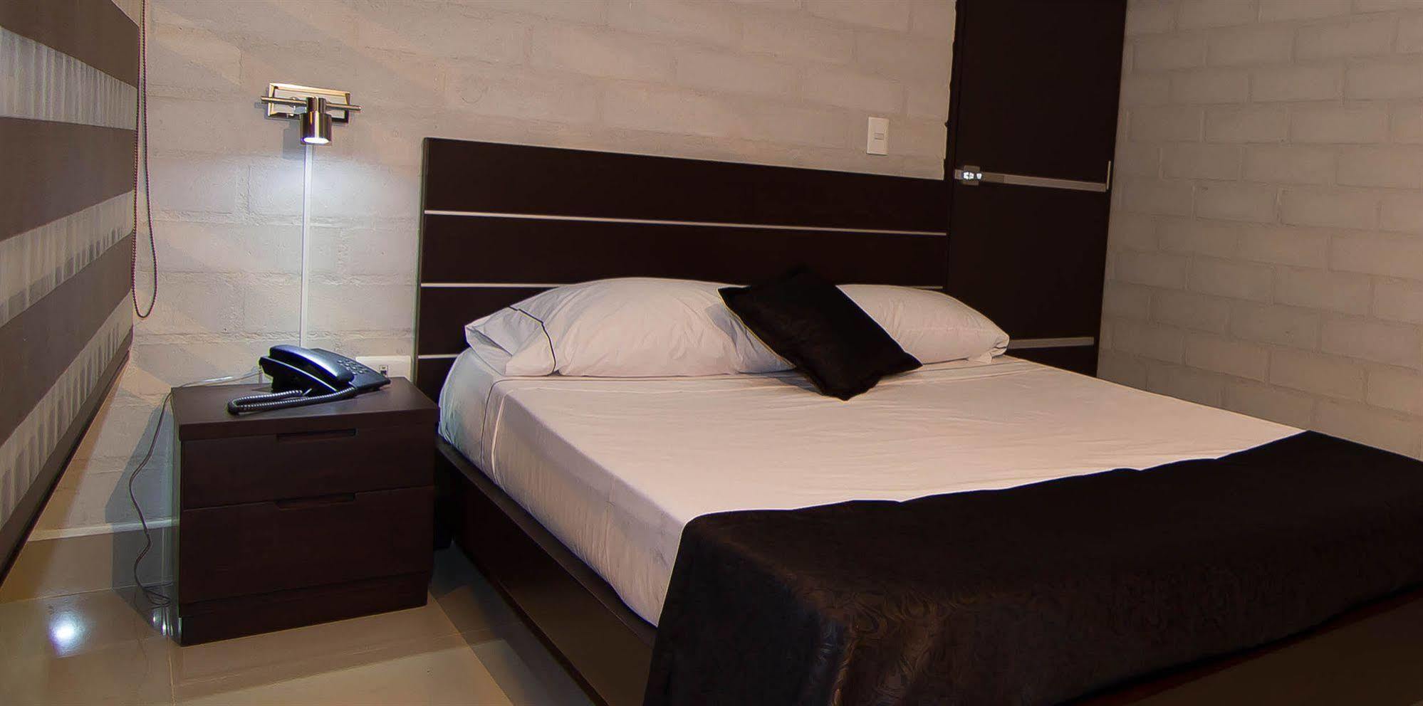 Ayenda 1254 Mi Colombia Hotel Меделин Екстериор снимка